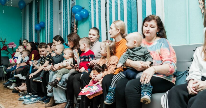 28 ноября 2025 года помощник благочинного Канавинского округа по культуре принял участие в мероприятии «Прекрасен мир любовью материнской»