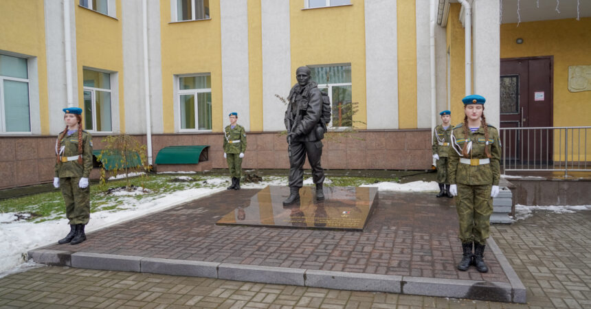 В Александро-Невской православной гимназии открылся музей Героя России Дмитрия Жидкова