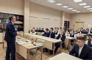 130 лет со дня рождения поэта Сергея Есенина отметили в православной гимназии Александра Невского