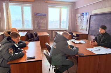 29 декабря в пожарной части № 7 состоялась встреча личного состава со священником