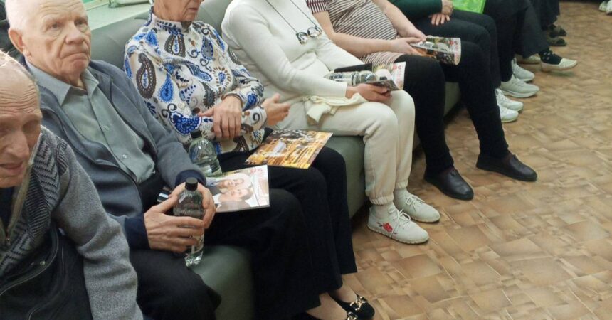 23 января 2026 года священник посетил подопечных дневного отделения пребывания инвалидов и пенсионеров Комплексного центра социального  обслуживания населения Канавинского района