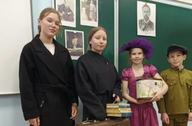 9 февраля ученики 6 «А» класса Православной гимназии Александра Невского инсценировали рассказ Чехова «Толстый и тонкий»