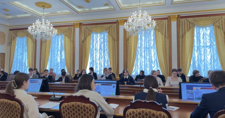 Ученица Православной гимназии Александра Невского приняла участие в Межведомственном круглом столе в Нижегородской академии МВД России