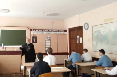 Благочинный Канавинского округа протоиерей Сергий Симагин провел классный час на тему «Крымская весна» в техникуме