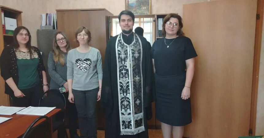 13 марта помощник благочинного Канавинского округа посетил районное отделение Федеральной службы судебных приставов