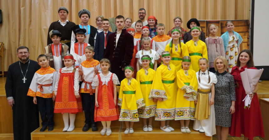 17 апреля, в дни празднования Пасхи, в актовом зале православной Александро-Невской гимназии состоялся яркий и необычный спектакль