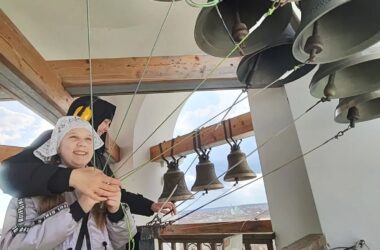 Ученицы 5А класса православной гимназии Александра Невского приняли участие в игре-квесте «Православные следопыты»