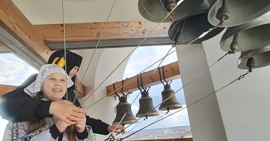 Ученицы 5А класса православной гимназии Александра Невского приняли участие в игре-квесте «Православные следопыты»