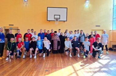 29 марта волейбольная команда Канавинского благочиния приняла участие в тринадцатом турнире за звание чемпиона епархиальной лиги по волейболу среди команд благочиний «Кубок митрополита»