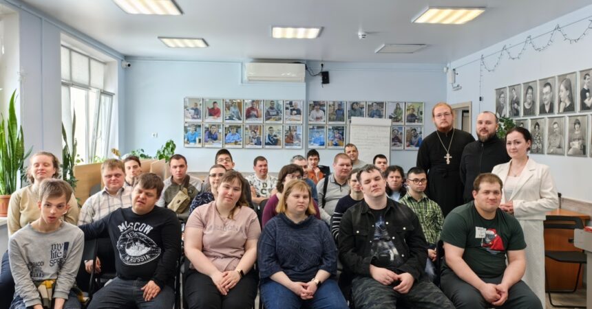 21 апреля 2026 года представители Канавинского благочиния посетили подопечных и коллектив общественной организации поддержки детей и молодежи «Верас»