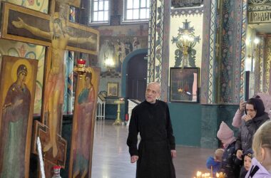 В Воскресный день 26 апреля 2026 года воспитанники воскресной школы «Одигитрия» и дружинники-«ушаковцы» вспоминали Пасхальные события Евангелия