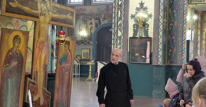 В Воскресный день 26 апреля 2026 года воспитанники воскресной школы «Одигитрия» и дружинники-«ушаковцы» вспоминали Пасхальные события Евангелия