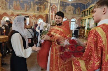 В гимназическом храме в честь Феодоровской иконы Божией Матери отметили день святых Жен-Мироносиц