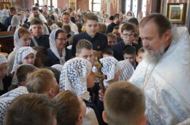 27 мая благочинный Канавинского округа возглавил Божественную литургию в гимназическом храме Феодоровской иконы Божией Матери