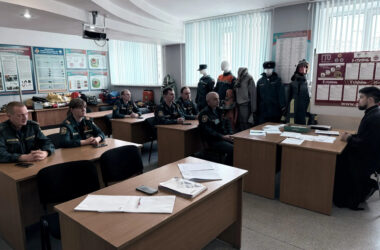 Священник Михаил Селедцов посетил подразделение МЧС №5