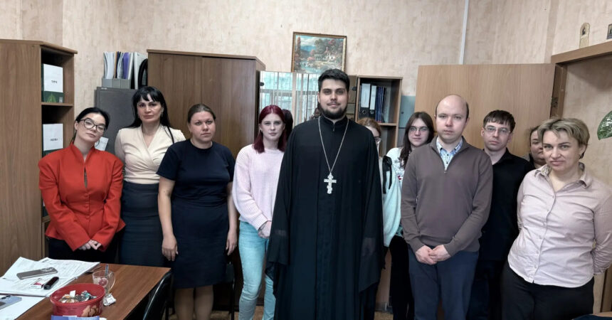 Священник Михаил Селедцов посетил районное отделение Федеральной службы судебных приставов