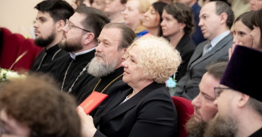 26 мая в православной гимназии Александра Невского для выпускников прозвенел последний звонок