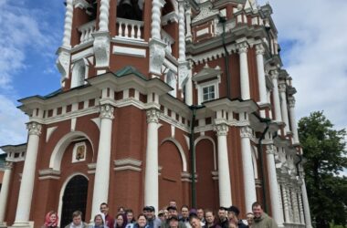 Экскурсия для подопечных организации «Верас» состоялась накануне Дня защиты детей