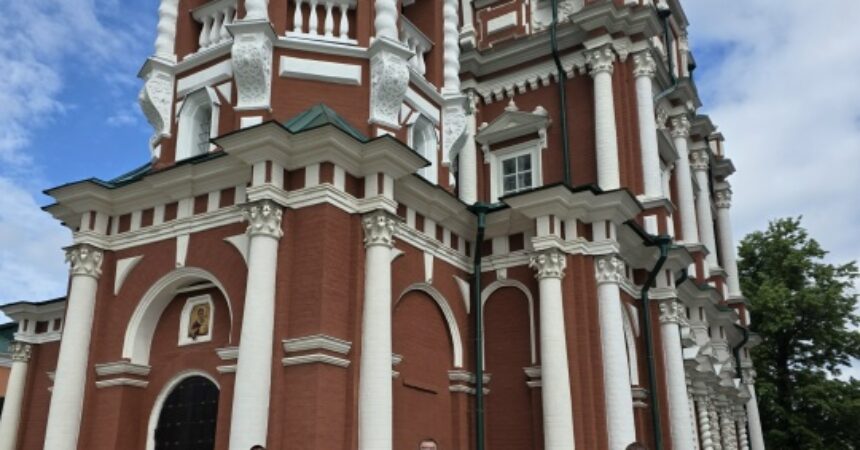 Экскурсия для подопечных организации «Верас» состоялась накануне Дня защиты детей