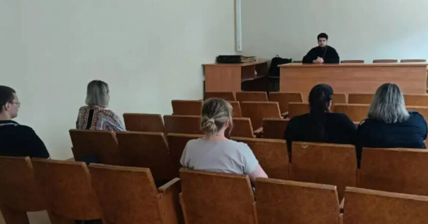 Помощник благочинного Канавинского округа провел духовную беседу с сотрудниками учреждения МВД