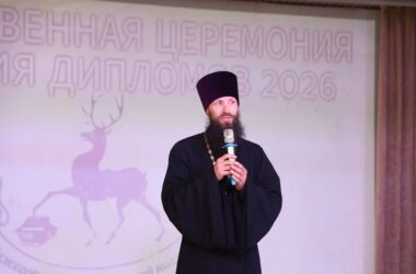 Помощник благочинного иерей Илия Родин посетил церемонии вручения дипломов в Нижегородском Губернском колледже