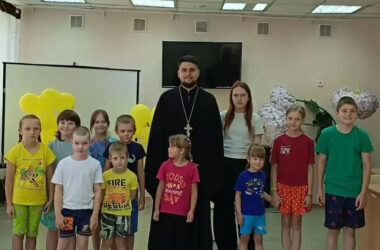 Священник Михаил Селедцов провёл беседу о Крещении Руси для воспитанников центра «Бригантина»
