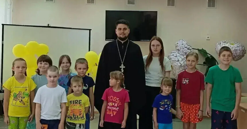 Священник Михаил Селедцов провёл беседу о Крещении Руси для воспитанников центра «Бригантина»