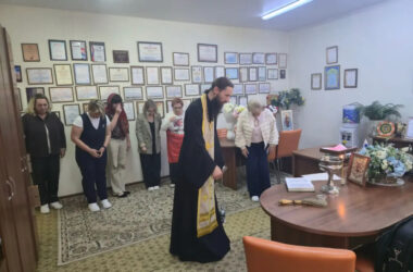 Исполняющий обязанности помощника благочинного иерей Илия Родин освятил помещения школы № 41