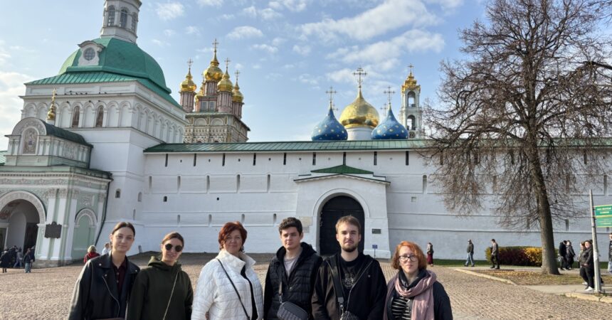 Учителя православной гимназии в честь святого благоверного князя Александра Невского совершили паломническую поездку в Свято-Троицкую Сергиеву Лавру