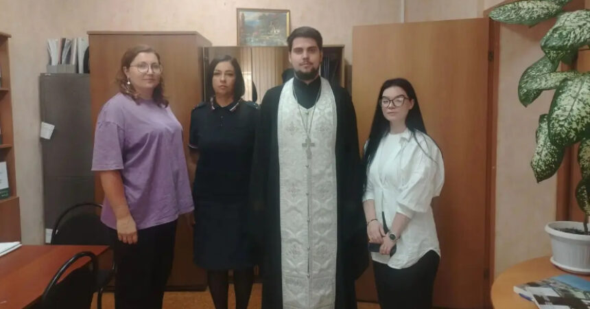 Священник Михаил Селедцов посетил районное подразделение Федеральной службы судебных приставов
