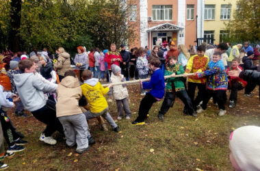 10 октября в микрорайоне «Гордеевский» состоялась ярмарка, организованная силами учеников Воскресной школы и школы № 51