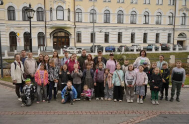 Ученики 2 «А» класса православной гимназии Александра Невского прошли квест «Тайны красных стен» от проекта «Городская история»